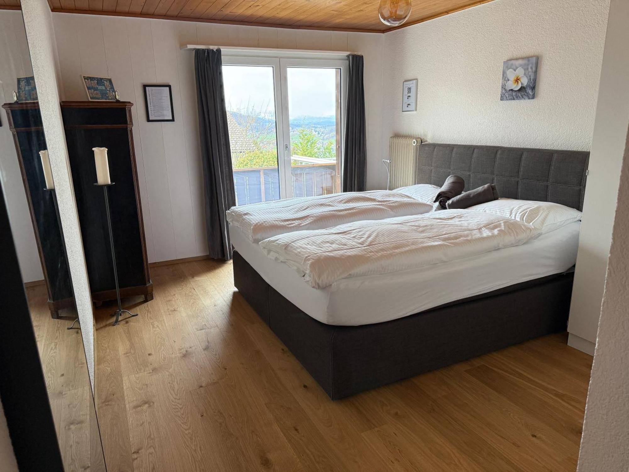 Eva'S Seeblick Krattigen Habitación foto